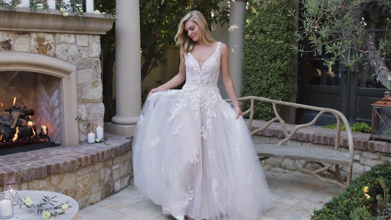 The Secret to Looking Radiant in a Simple Wedding Dress